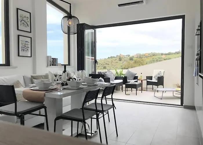 Skyline 360 Estate A Secluded Retreat Stunning Sea And Mountain Views Апартаменты *